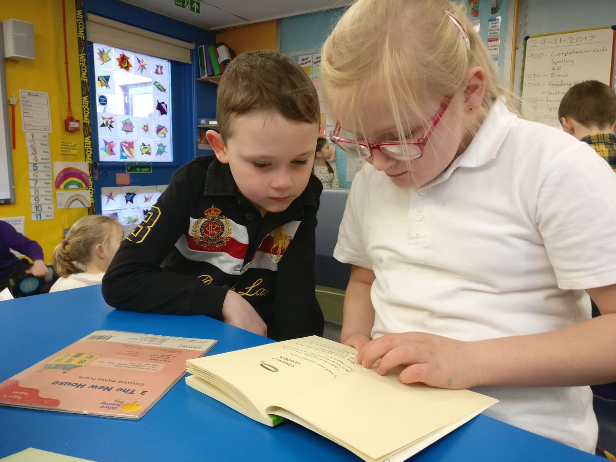 lasswadeps's tweet photo. More P3/4 reading buddies photos @BookWeekScot #lpsloves2read https://t.co/RjJteutix8