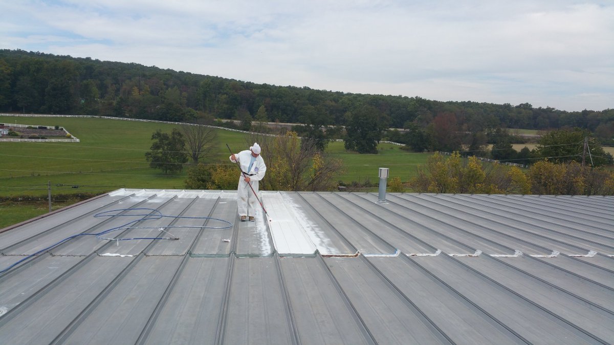 ProGuardCoating's tweet image. Rusty roof? Pro Guard’s exclusive Liquid Rubber® can be applied to a rusted metal roof without a primer! Find more information here: ow.ly/jBRA30gowdR