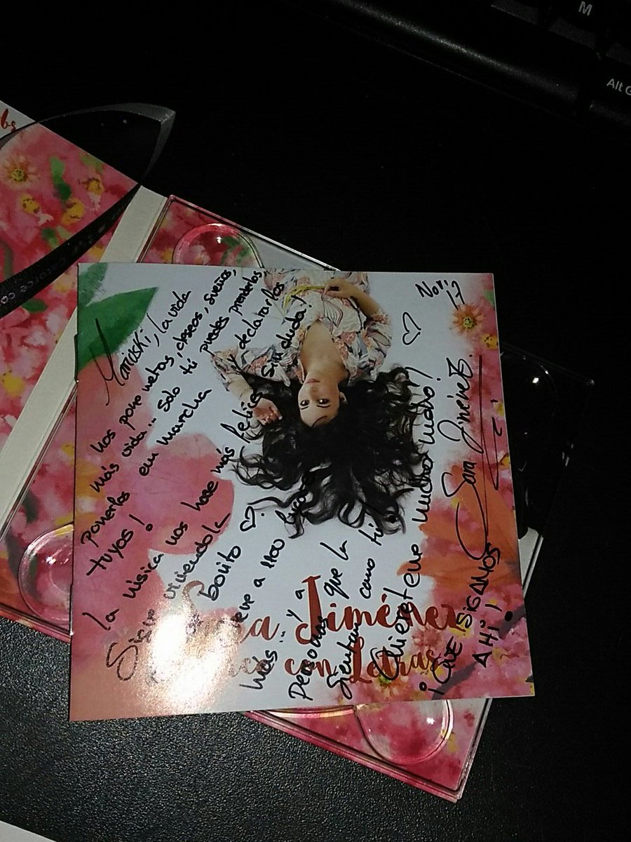 _Mariuski_'s tweet photo. @sarajimenez_07 ya me ha llegado MI TESORO...Falta el cd pq lo estoy escuchando y flipo Sara me SUPER ENCANTA.GRACIAS @amelianicoleta por este REGALAZO me gusta muchisimo 😍😍😍😍😍😍😍😍 https://t.co/Ay9Js0jzFx