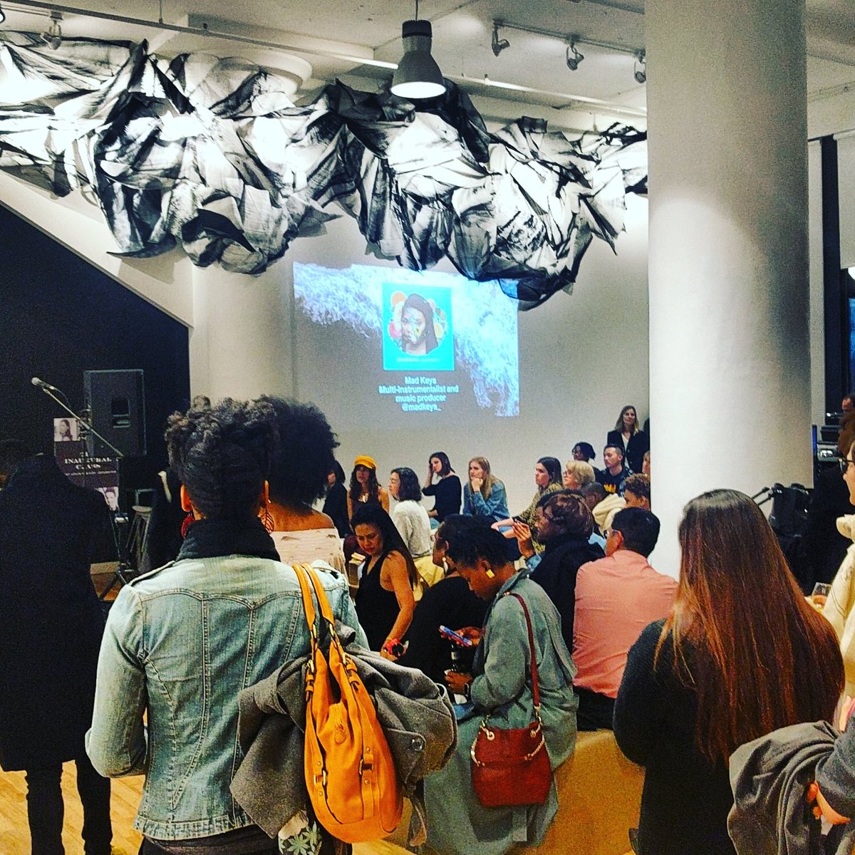 thestlist's tweet photo. At @stlfashionfund event Tonite? goes until 9. FREE &amp; FREE Drinks. Tough choices Tonite also excellent #edgeofeverything @blanksp_ce #art #fashion @MadKeys_ performing! https://t.co/JSXH9suQHA