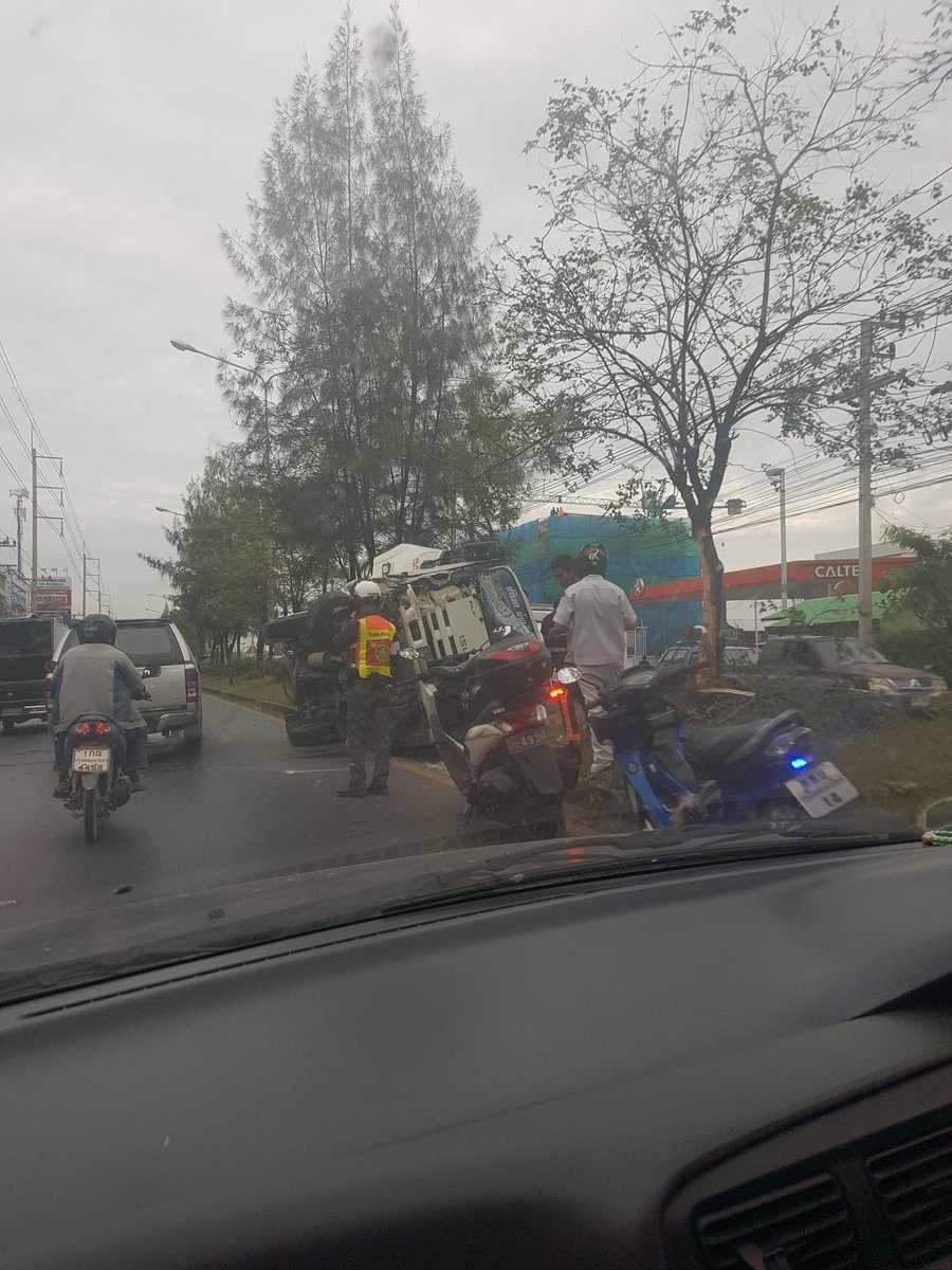 thatsanister's tweet photo. @js100radio เส้นคลองหลวง หน้าปั้ม Caltex ใกล้วัดธรรมกาย 7.40 น. https://t.co/A0qjW8rNGH