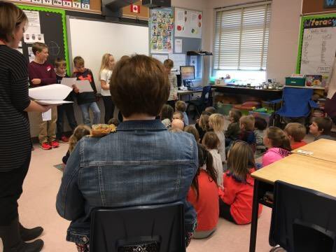 LisaUuldriks's tweet photo. Spent some time learning about lizards in a grade 3 class @LangtonPS today. Lots of great questions #tldsblearns #forcedsmile https://t.co/ersugojDmZ