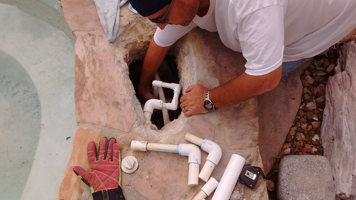 RJswimmingPool1's tweet photo. This weeks project "Repairing an air line" on a (Raised) Spa/HotTub.
#ventijet
#Treerootdamage
#NOleaksnow https://t.co/IECM2C070F