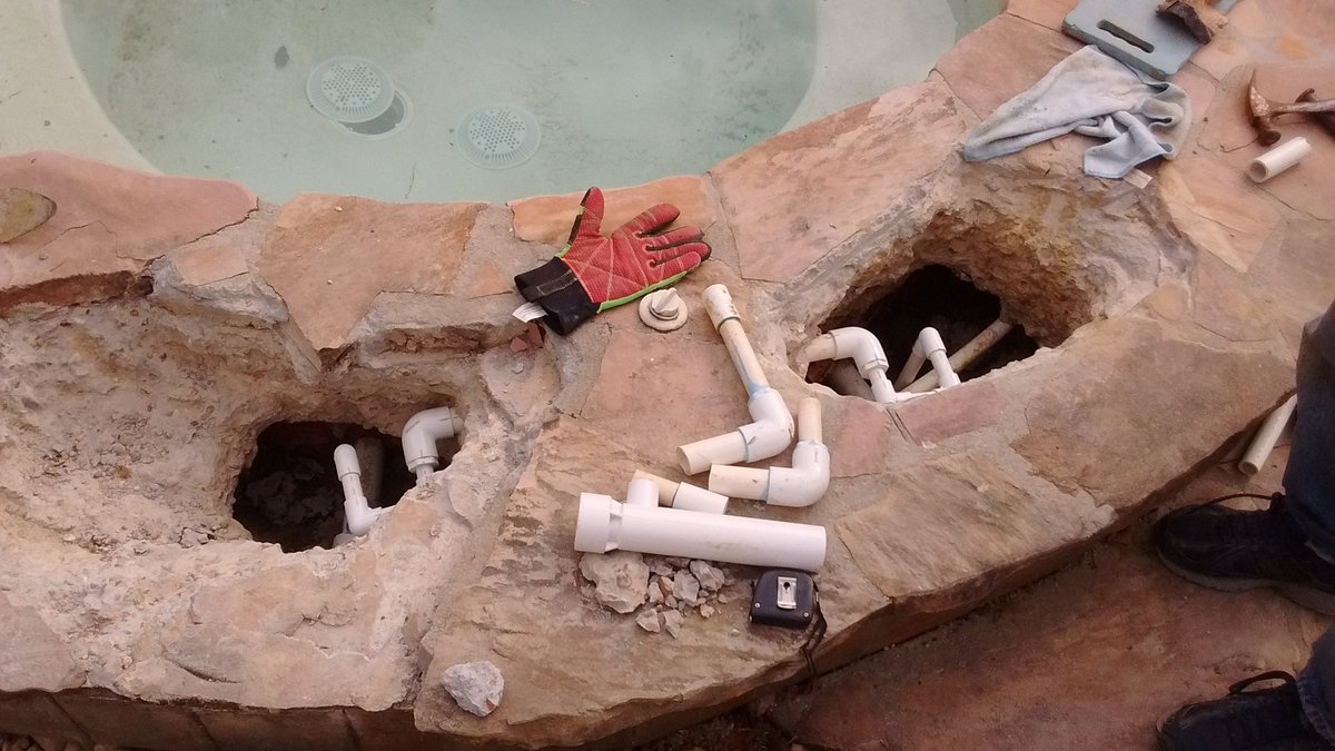 RJswimmingPool1's tweet photo. This weeks project "Repairing an air line" on a (Raised) Spa/HotTub.
#ventijet
#Treerootdamage
#NOleaksnow https://t.co/IECM2C070F
