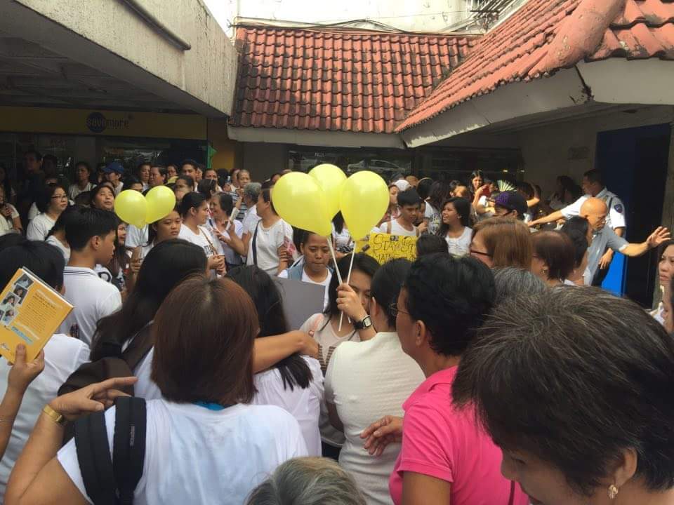 ATM BROADWAY CENTRUM

ONE FOR ALL, ALL FOR ONE FOR THE LOVE OF <a href="/aldenrichards02/">Alden Richards</a> <a href="/mainedcm/">Maine Mendoza</a> 💛

#ALDUB124thWeeksary 

ALDUB PA RIN

Thank you <a href="/chiechiebancute/">cHiEcHiEbAn</a> for the photos 😍