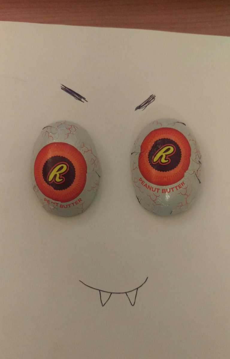 alexsrobin's tweet photo. #lookingball art, Halloween version
#medtwitter #medstudent https://t.co/KyPxVrkFkE