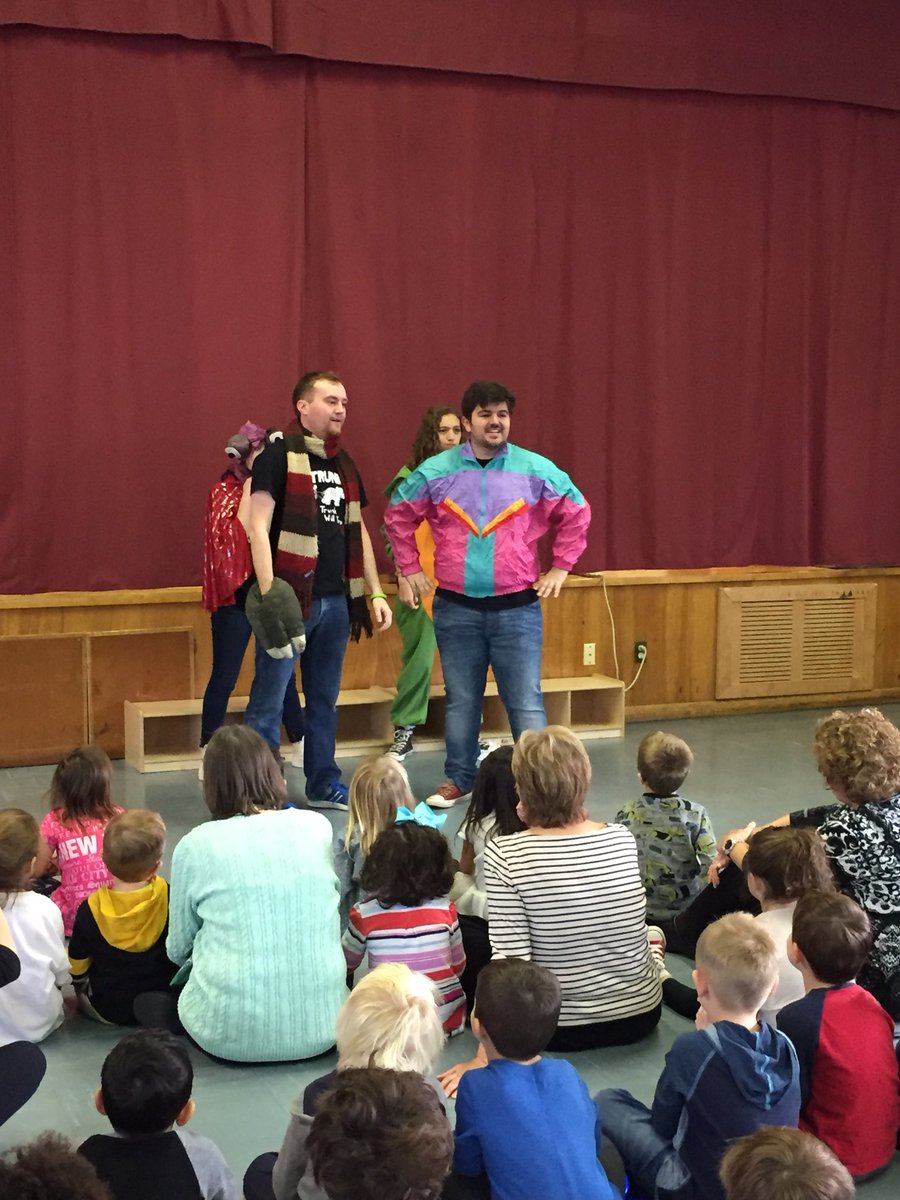 DoyleDucklings's tweet photo. Travelling trunk show was a hit! #doyleducklingsfirstshow https://t.co/Nqritix66i