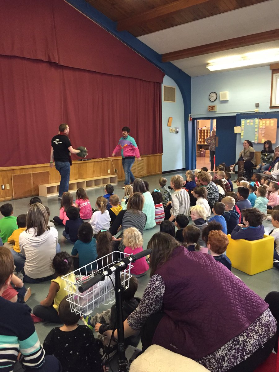 DoyleDucklings's tweet photo. Travelling trunk show was a hit! #doyleducklingsfirstshow https://t.co/Nqritix66i