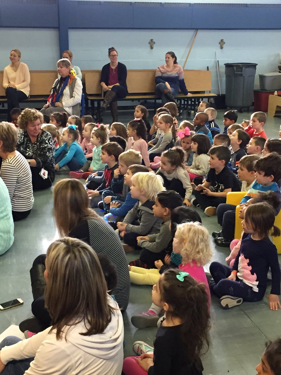 DoyleDucklings's tweet photo. Travelling trunk show was a hit! #doyleducklingsfirstshow https://t.co/Nqritix66i