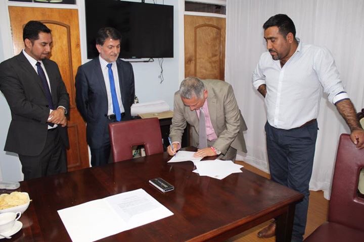 Alcalde_CGomez's tweet photo. Feliz por la firma de este nuevo convenio entre @muniancud y @munipozoalmonte el que nos permitirá llevar adelante una serie de intercambios entre ambas comunas. https://t.co/lxcrma6azC