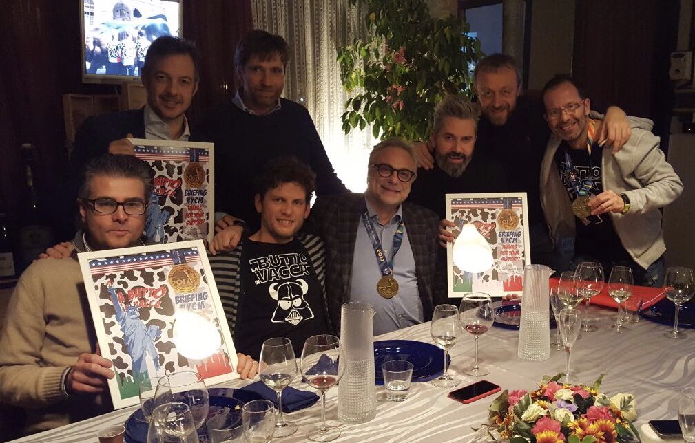 insurance_it's tweet photo. “New York City Marathon”
LA CENA DEI CAMPIONI🗽🏃🏅
Quando dalla passione nasce l’amicizia...
Un grazie da tutti noi a Oscar Luca Luciano Simone Stefano #amici #impresa #NYCM2017 #NYC #run #marathon #LBIV #LaButtoInVacca #LeaderAssicurazioni #insurance @nycmarathon https://t.co/ULfIG1JQq6