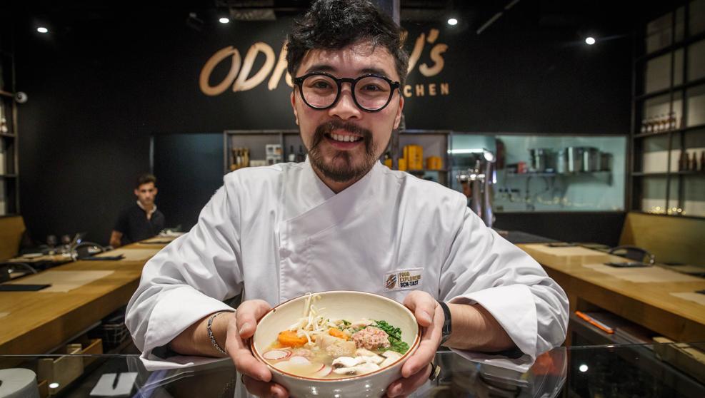 LaVanguardia's tweet image. Odkhuu, ex concursante de Masterchef, se lanza al ‘spanish ramen’ dlvr.it/Q3YJpn