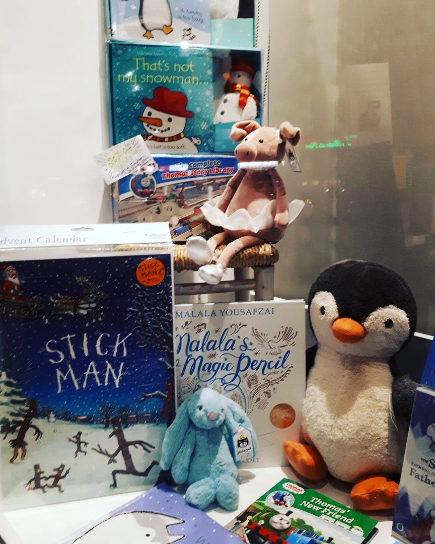 ChingfordBooks's tweet photo. Wonderful gift ideas just waiting on the shelves... Pop to the shop 👀 ❤📚
#ShopSmallWhereYouCan #Chingford #JosBookshop #Jellycat https://t.co/6o8pNAvbWe