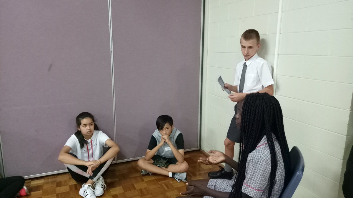 MsFMorris1's tweet photo. Asking high school students questions about highschool #transition #cybersafetyworkshop https://t.co/llCvDg5iPm