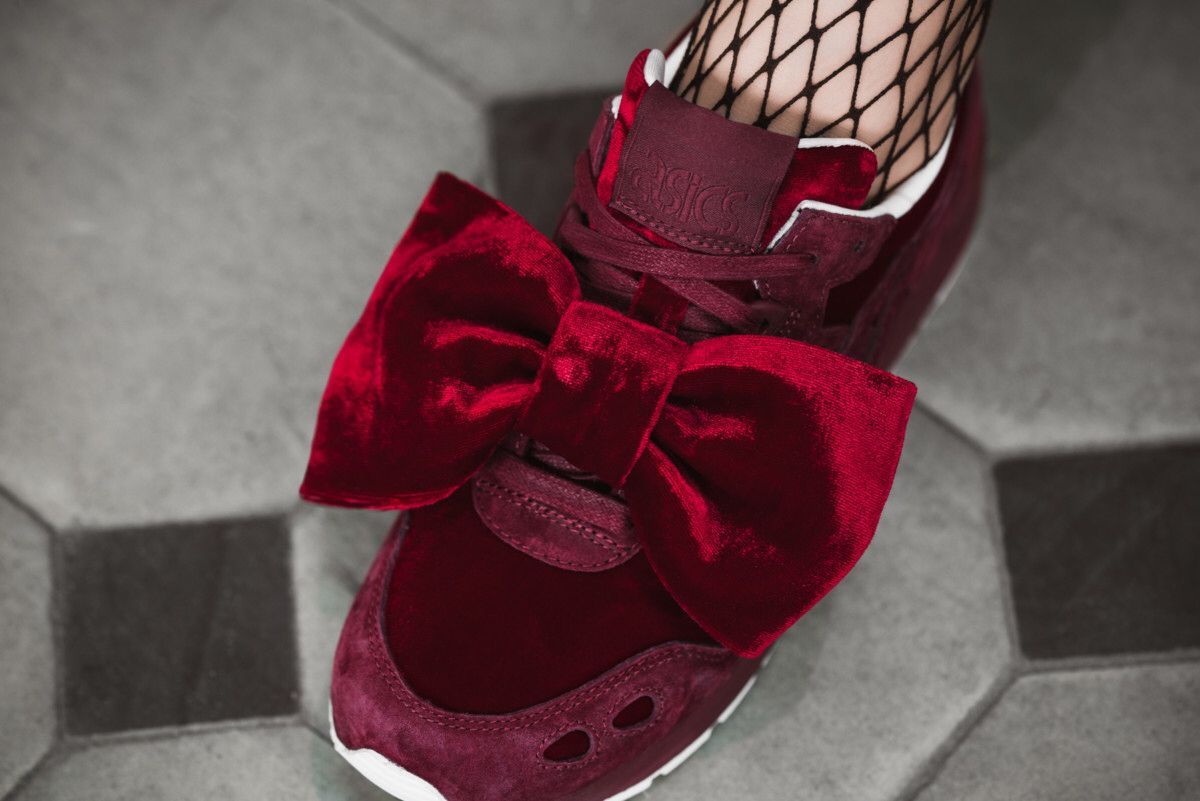 DtimesDelight's tweet photo. 『白雪姫』とコラボレーション！
アシックスタイガー ディズニーデザイン「GEL-LYTE／GEL-LYTE GS」12月2日発売
リボンがかわいい白雪姫、王冠がおしゃれな女王モデルのほか、キッズ向けの七人のこびとモデルも☆
詳細→https://t.co/TN6Y56bHdA https://t.co/krEronvcKs