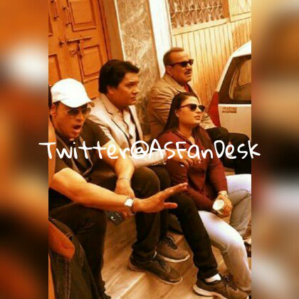 ASFanDesk's tweet photo. Throwback to Delhi-Agra-Mathura series. Here is a click from Mathura 😍😍. CID team relaxing in between the shots.
#tbt #AdityaSrivastava #CID #SrInspectorAbhijeet #ASFanClubTweet @shivaajisatam @tanyaAbrol #Abhijeet #ACPPradyuman #Sachin #Jaywanti https://t.co/HZL0qrB3Mn