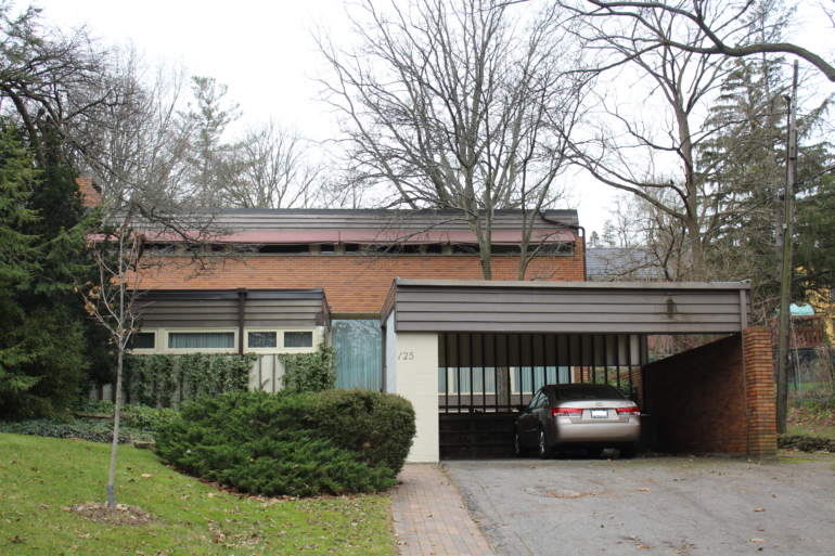 theinlet_'s tweet photo. NEW POST | Take a tour inside a rare mid-century Jerome Markson designed home which just hit the market https://t.co/RaoXLDhUxN #HamOnt https://t.co/zHpJTun4Ky