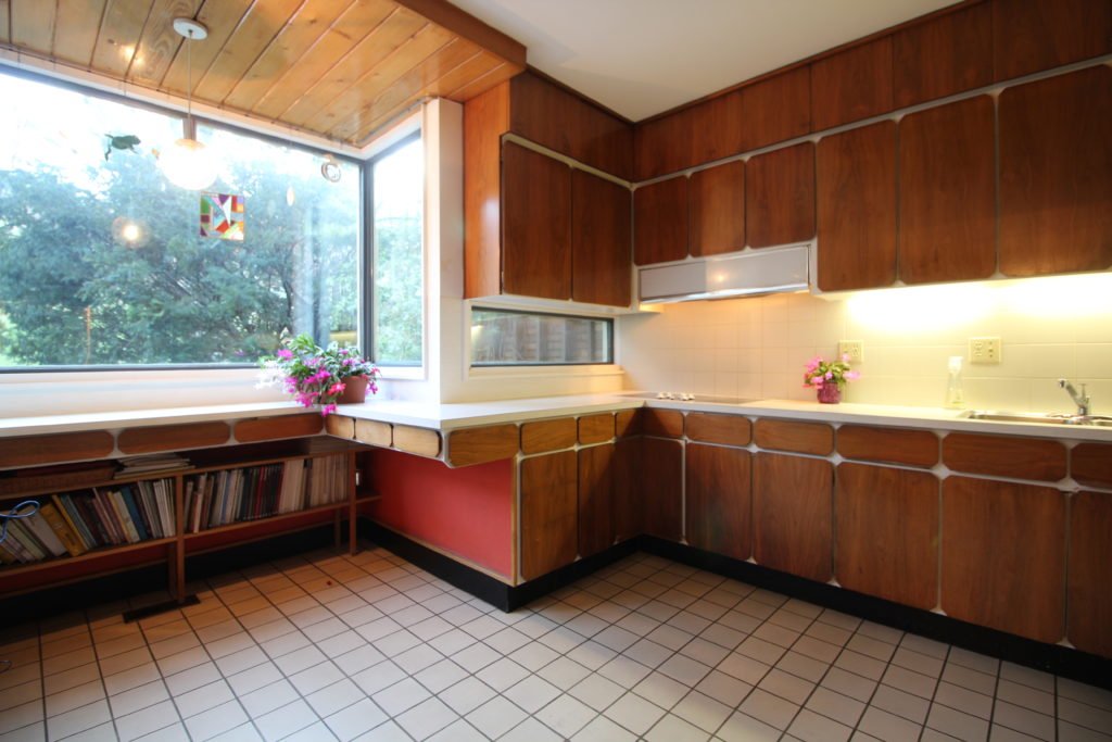 theinlet_'s tweet photo. NEW POST | Take a tour inside a rare mid-century Jerome Markson designed home which just hit the market https://t.co/RaoXLDhUxN #HamOnt https://t.co/zHpJTun4Ky