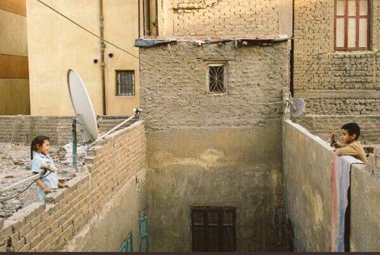 K1139055292's tweet photo. ،،
،،
السطح هو ملهم شعورالعاشقين
أجمل بدايات الغلا ( سطحيته )
رمت عليه ( البكلة ) بشوق وحنين 
 ومن فرحته رمى لها ( طاقيته ) !! https://t.co/9Nz1EfCAU6