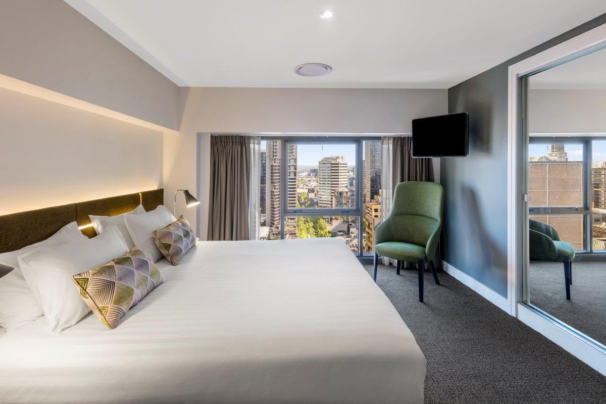 This is hands down the most luxurious apartment hotel stay in Melbourne, after a stunning transformation of all its rooms, penthouses and pool. #visitmelbourne #visitvictoria bit.ly/2Ab1LV6