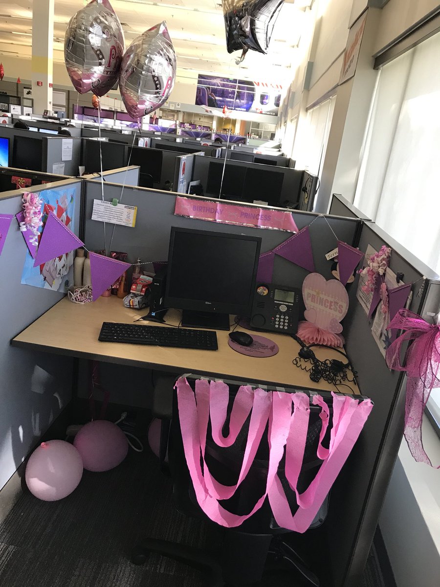 JLTXDALLAS's tweet photo. Celebrating November birthdays with the best team and best place to work. 🎈🎉🎁@MetroPCSDallas @rgaynier @Greg_MPCS @UralisaN @NekikaD @cemyers1118 https://t.co/dLZvqPRGhB