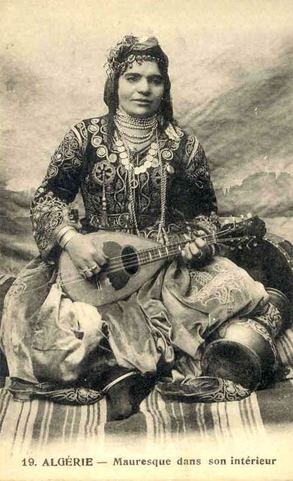 WaveGlobe_FM's tweet photo. Traditional Algerian musician https://t.co/FTLeofVJcx #MusiciansOfThePast #Algeria https://t.co/ZdpyUQrd14