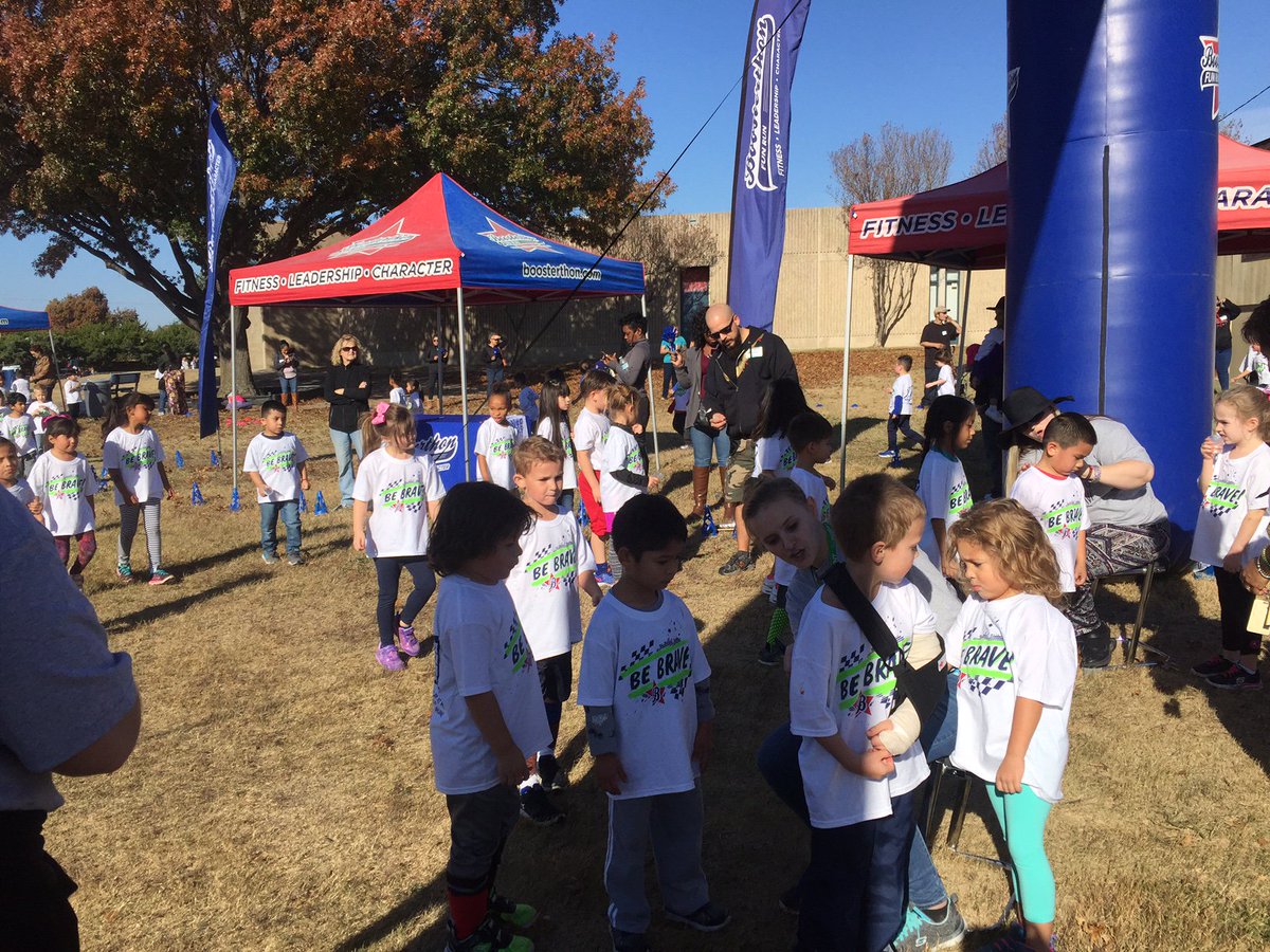 Rowlett_Bobcats's tweet photo. What a Fun Run Day!!! We have a BONUS night tonight so get those pledges!!! #BonusNight #Boosterthon #ColorCelebration https://t.co/1HI8zximXM