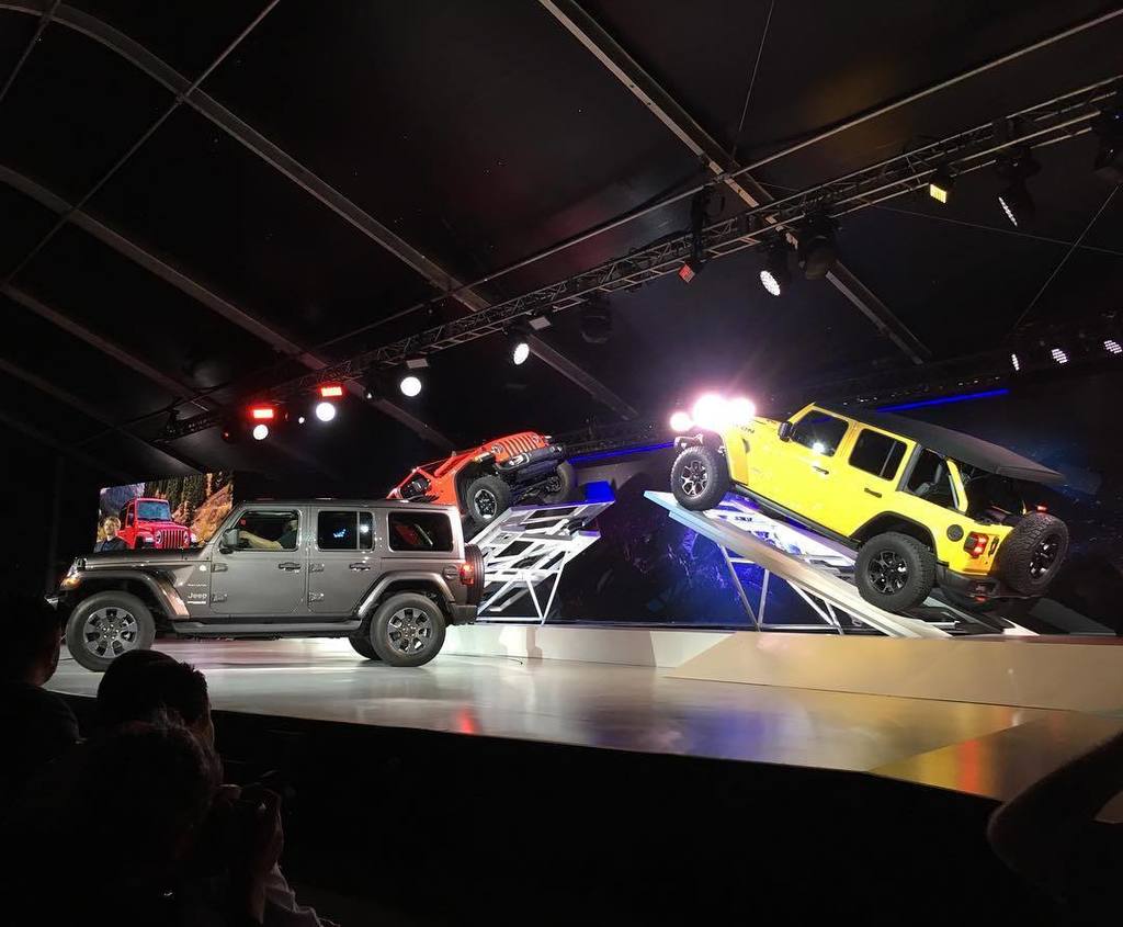 garage_monkey's tweet photo. Whole lotta #Jeep badassery! 2018 here we come! #automobilityla https://t.co/Xla6u2Kvcq https://t.co/WJfYS8huUZ