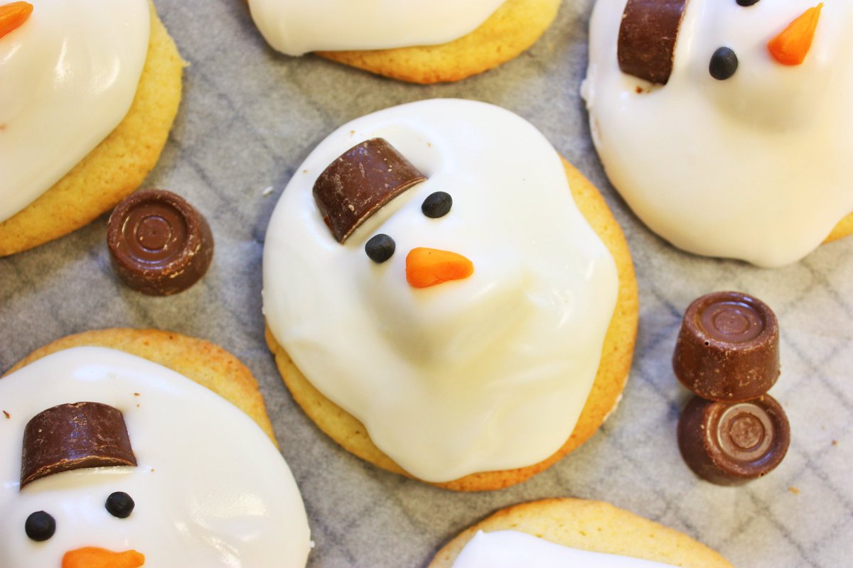 It’s time to get into the Christmas spirit! The recipe for these snowman biscuits is on samstern.co.uk. Make sure to tag me when you make them!