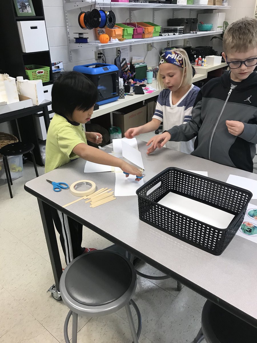 MrsK_STEAMLab's tweet photo. 3rd grade Ss collaborate to design and engineer houses to withstand various types of weather hazards
Blizzards and Tornadoes and Hurricanes Oh My! #STEAMlab #boone2020 @EES_Mustangs #NGSS #EngineeringandDesignProcess https://t.co/T7cR1MkYZZ