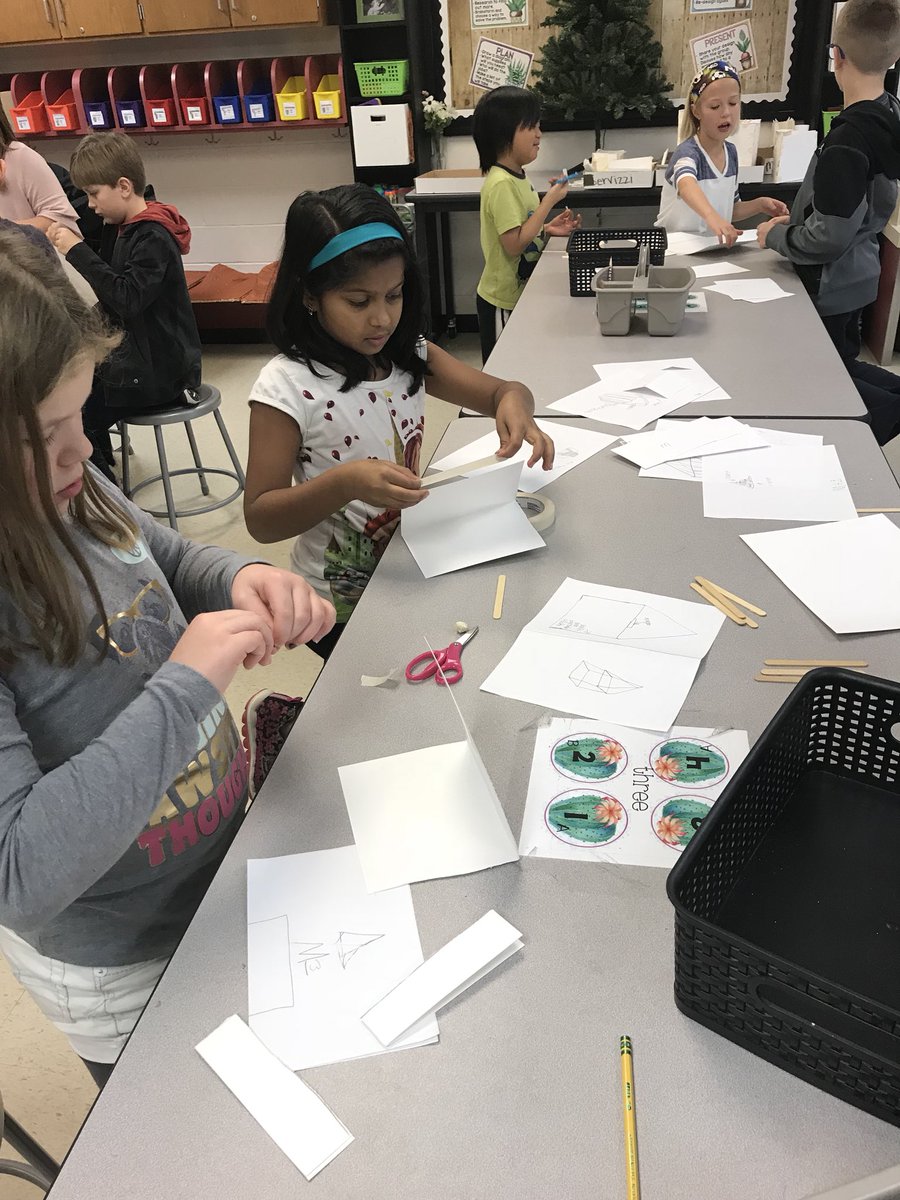 MrsK_STEAMLab's tweet photo. 3rd grade Ss collaborate to design and engineer houses to withstand various types of weather hazards
Blizzards and Tornadoes and Hurricanes Oh My! #STEAMlab #boone2020 @EES_Mustangs #NGSS #EngineeringandDesignProcess https://t.co/T7cR1MkYZZ