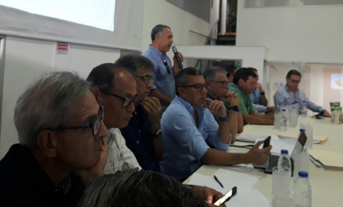 ASOPORTUGUESA's tweet photo. Directiva de #Asoportuguesa: La disponibilidad a destiempo ocasionó una reducción en la actividad agrícola y la producción de alimentos.
#Asamblea
#MyC2016 https://t.co/0ZvFh5RyZH