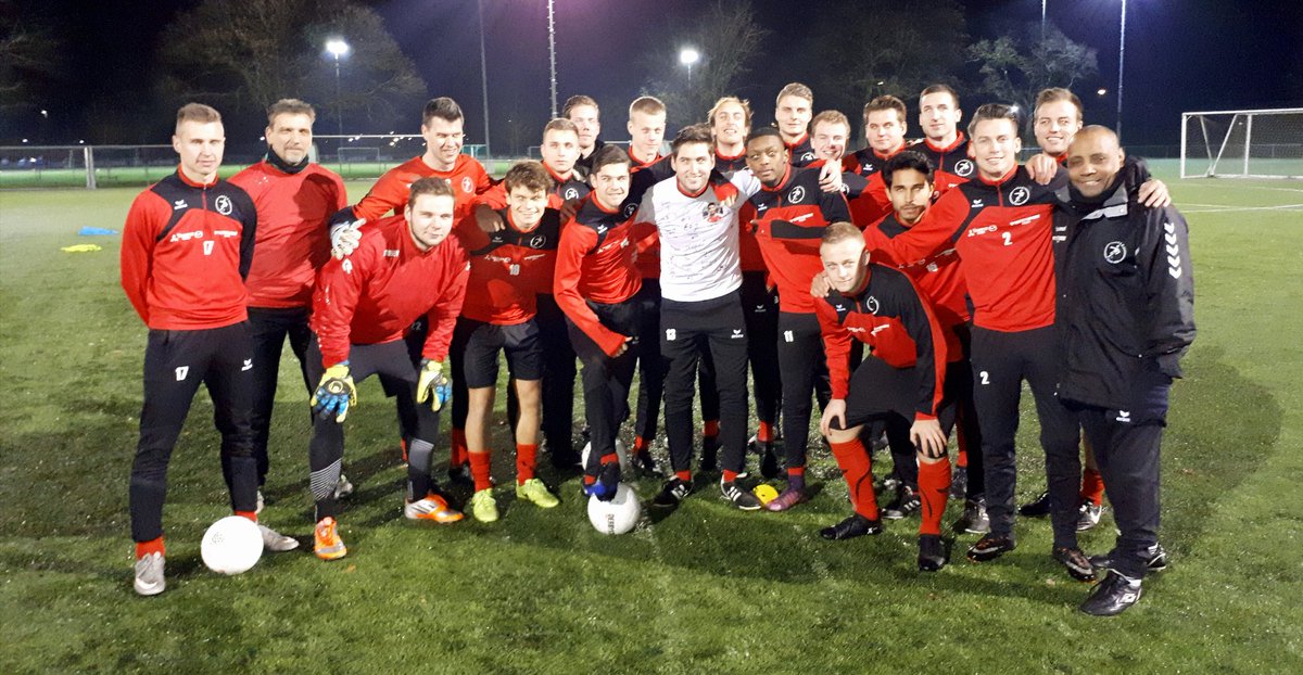 RonAmperse's tweet photo. Vanavond niet alleen fysieke inspanning voor @thijsrentier  maar ook een mentale boost van zijn teamgenoten van @vvgoes. Succes met je herstel https://t.co/GwxEf5d0se