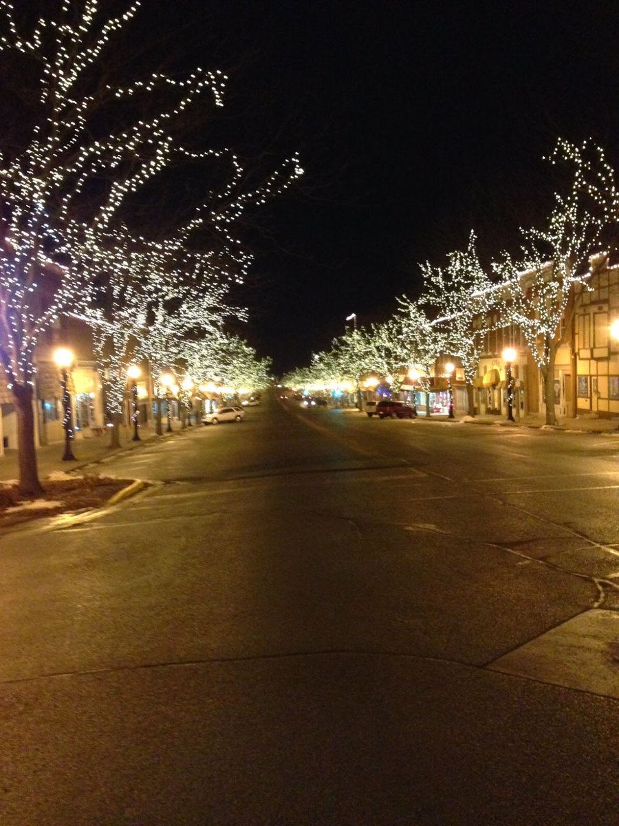 IowaHomeSeller's tweet photo. Downtown Atlantic, Iowa for the holidays. Beautiful. #Thisisiowa #atlanticiowa https://t.co/dDvAWjvAmI