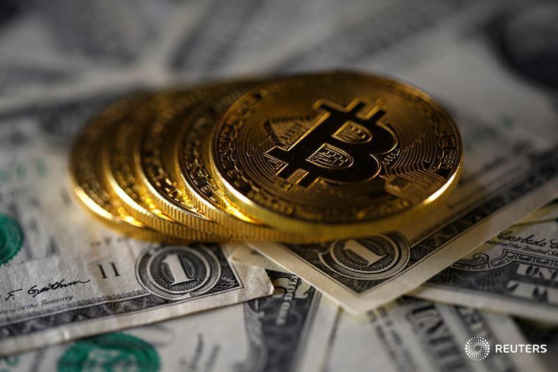 Bitcoin's torrid rally is a "recipe for disaster" warns @HilaryKramer .http://reut.rs/2i1skBu @ReutersMoney