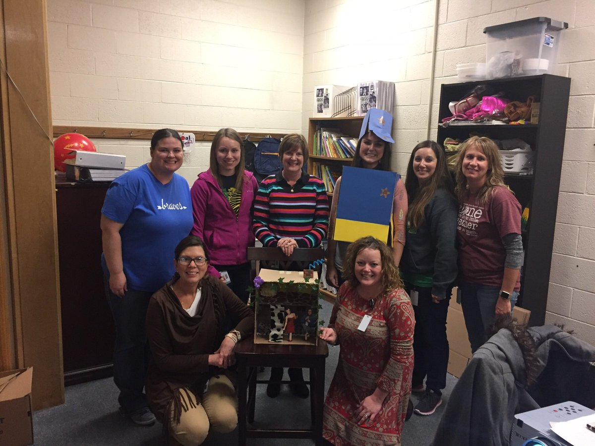 marna78's tweet photo. Ellison teachers practiced the 4 C’s.  Check out their box challenge creations!#Sjsdproud #ellisonrocks https://t.co/bsuWPjJNJd