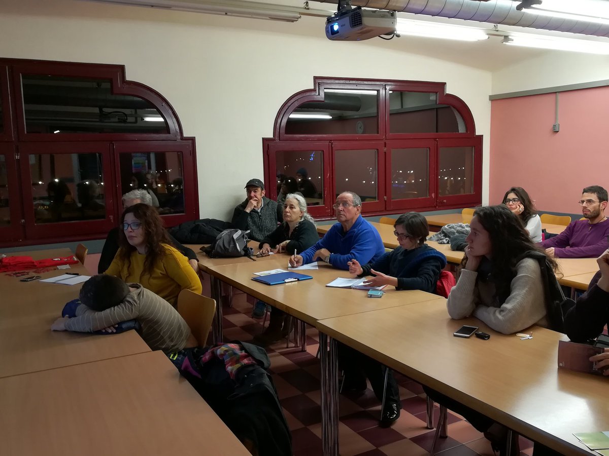 ApeBlanes's tweet photo. Gran xerrada de APE_CAT amb Maria Campuzano al girones @esfgirona @PAHGirones @APE_Cat @ApeBlanes #PowerApe💪💪❤️❤️ https://t.co/RiM3zIGiWc