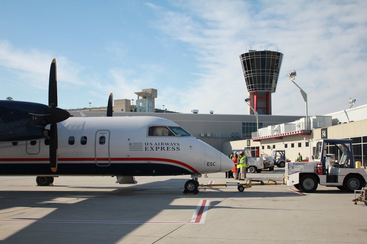 piedmontair's tweet photo. Bittersweet day as we take the #LastDash out of @PHLAirport. Thanks to everyone who came out to say goodbye! https://t.co/LIXG4O6mUo