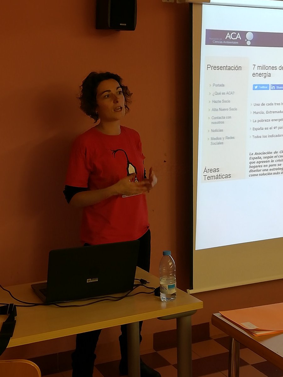 ApeBlanes's tweet photo. Gran xerrada de APE_CAT amb Maria Campuzano al girones @esfgirona @PAHGirones @APE_Cat @ApeBlanes #PowerApe💪💪❤️❤️ https://t.co/RiM3zIGiWc
