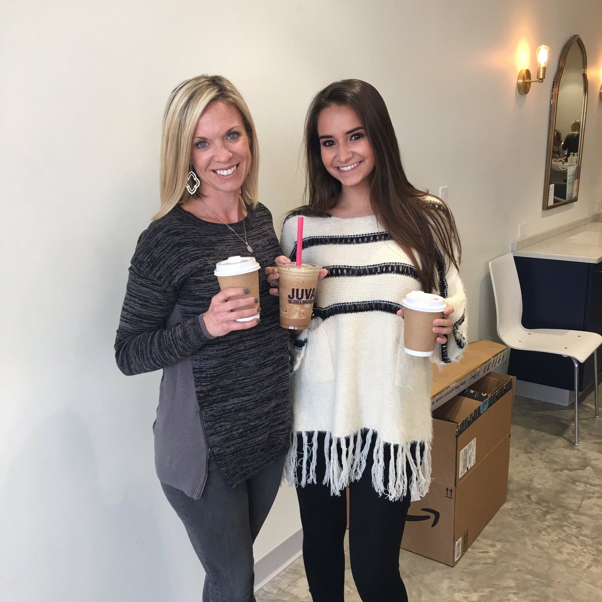 juva_oxford's tweet photo. We surprised @blodrybaroxford with our holiday drinks! Come try the peppermint mocha, hot chocolate, and Juva Java for a limited time https://t.co/RnwlFBlNct