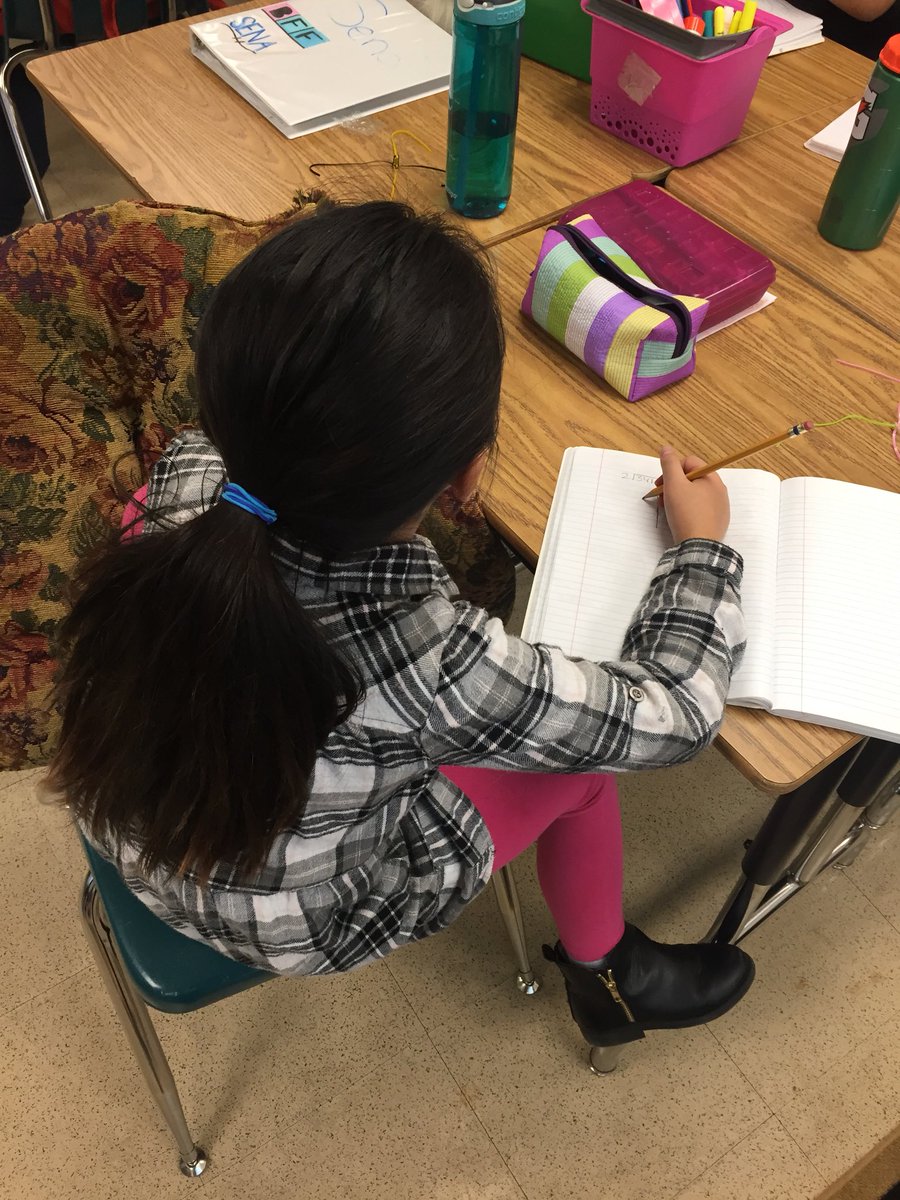 MsLimCPES's tweet photo. Learned a new way to do long division! #partialquotient @colinpowelles https://t.co/2GmIy0fibG
