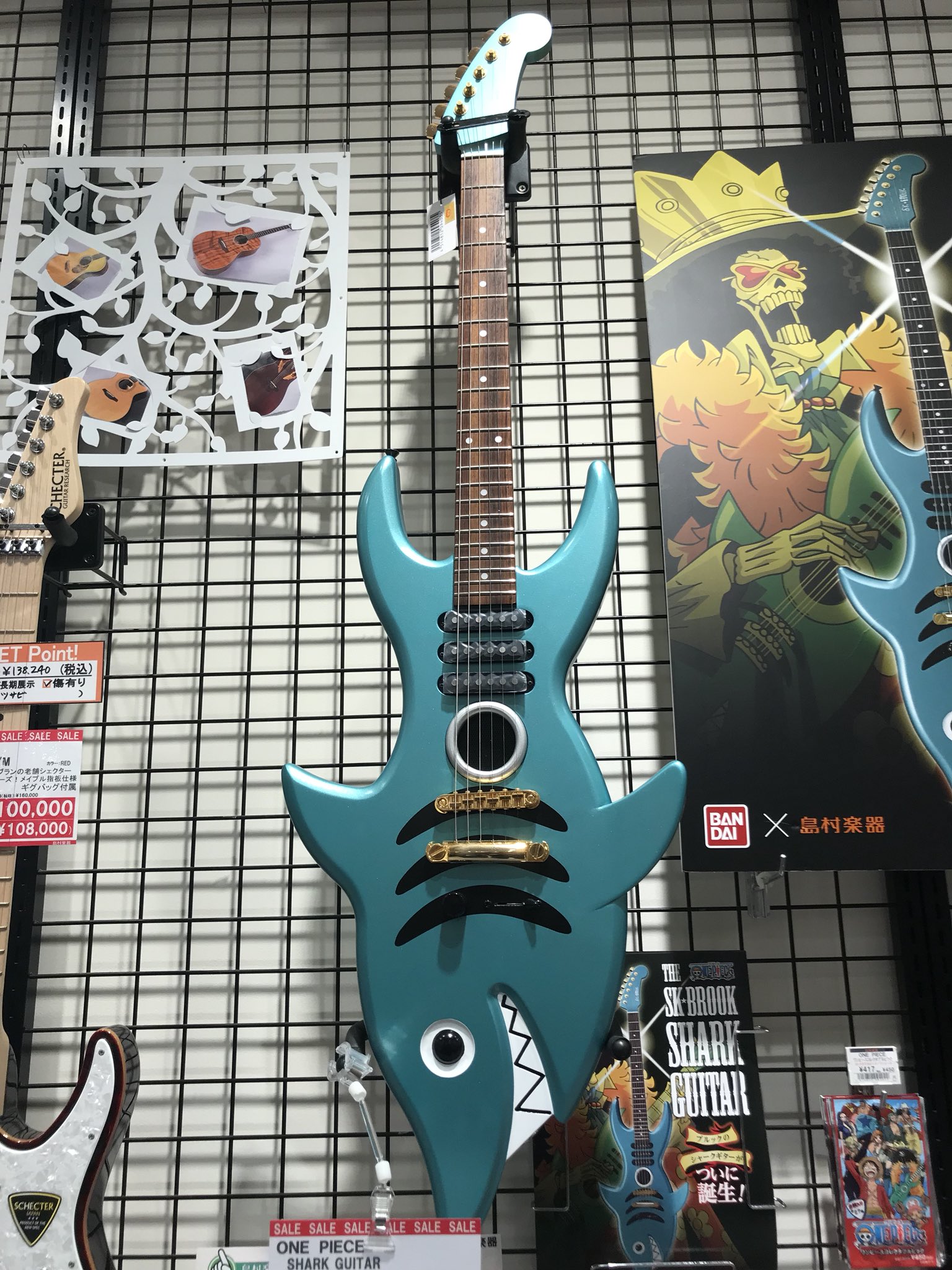 りっきー そういやこの間行った 島村楽器 でこんなんあった ワンピース好きな人はどうなん シャークギター ソウルキング 鼻唄のブルック 麦わらの一味 ヨミヨミの実 Onepiece Brook Sharkguitar アニメ Japan T Co