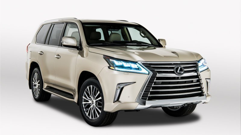 therealautoblog's tweet photo. 2018 @Lexus LX 570 drops $5,000 in new 2-row trim: https://t.co/Cd5y8kGzVY #LAAutoShow https://t.co/Rzg9kVr782