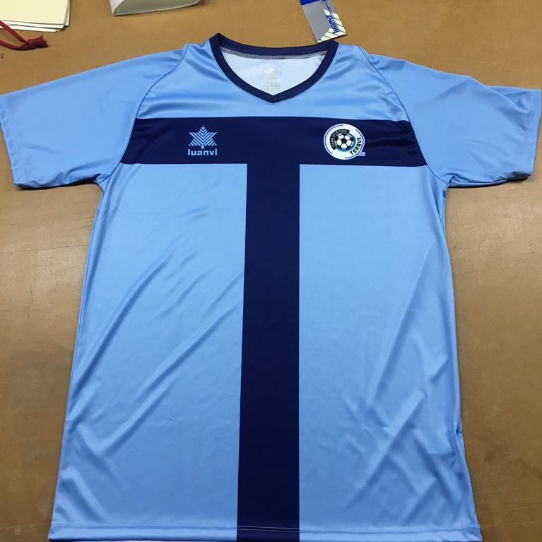 Torqueinfo's tweet photo. !Porque lo prometido es deuda!
De la mano de @luanviuruguay sale SORTEO de la #camisetadetorque
Requisitos:
-Seguir a ambas cuentas
- RT Y FAV a esta publicación.

Sorteo a realizarse el 26 de Diciembre, 10º aniversario del Club.

Mucha suerte Celestes ⚪️🔵 https://t.co/rYnx1r8PsY