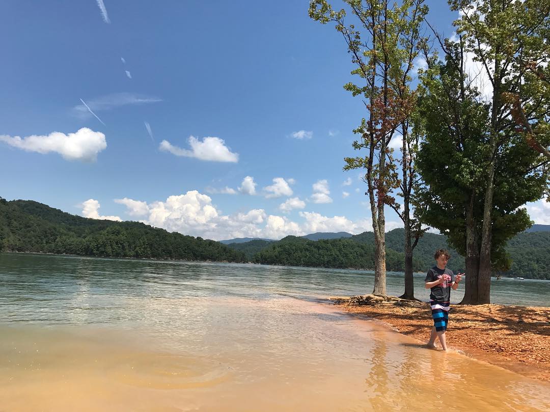 NJFPR's tweet photo. Yesterday on #GivingTuesday, @STATravel raised nearly $10,000 for @TeenCancerUSA! Congratulations to the team for their #ThankfulForTravel efforts! 

📷: wyattoleff https://t.co/WrexixyMYW