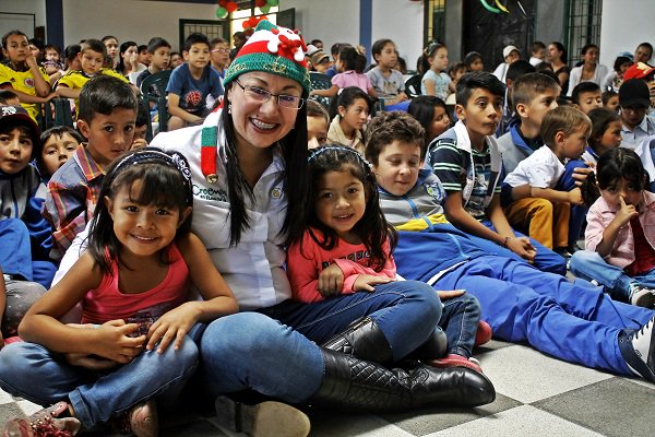 GobBoyaca's tweet photo. Todo un desfile de artistas y regalos en #SemillasDeAlegria este jueves. → https://t.co/9VyyspGK4Y https://t.co/8PP4OQCgOK