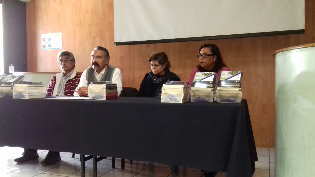 cobaep's tweet photo. El @cobaep suma esfuerzos con la Facultad de Arquitectura de la @BUAPoficial, agradece al director Rafael Cid Mora la donación de paquetes de libros  de diseño que serán distribuidos en bibliotecas de Planteles para consulta de l@s alumn@s. https://t.co/ma7Rs6PGg3