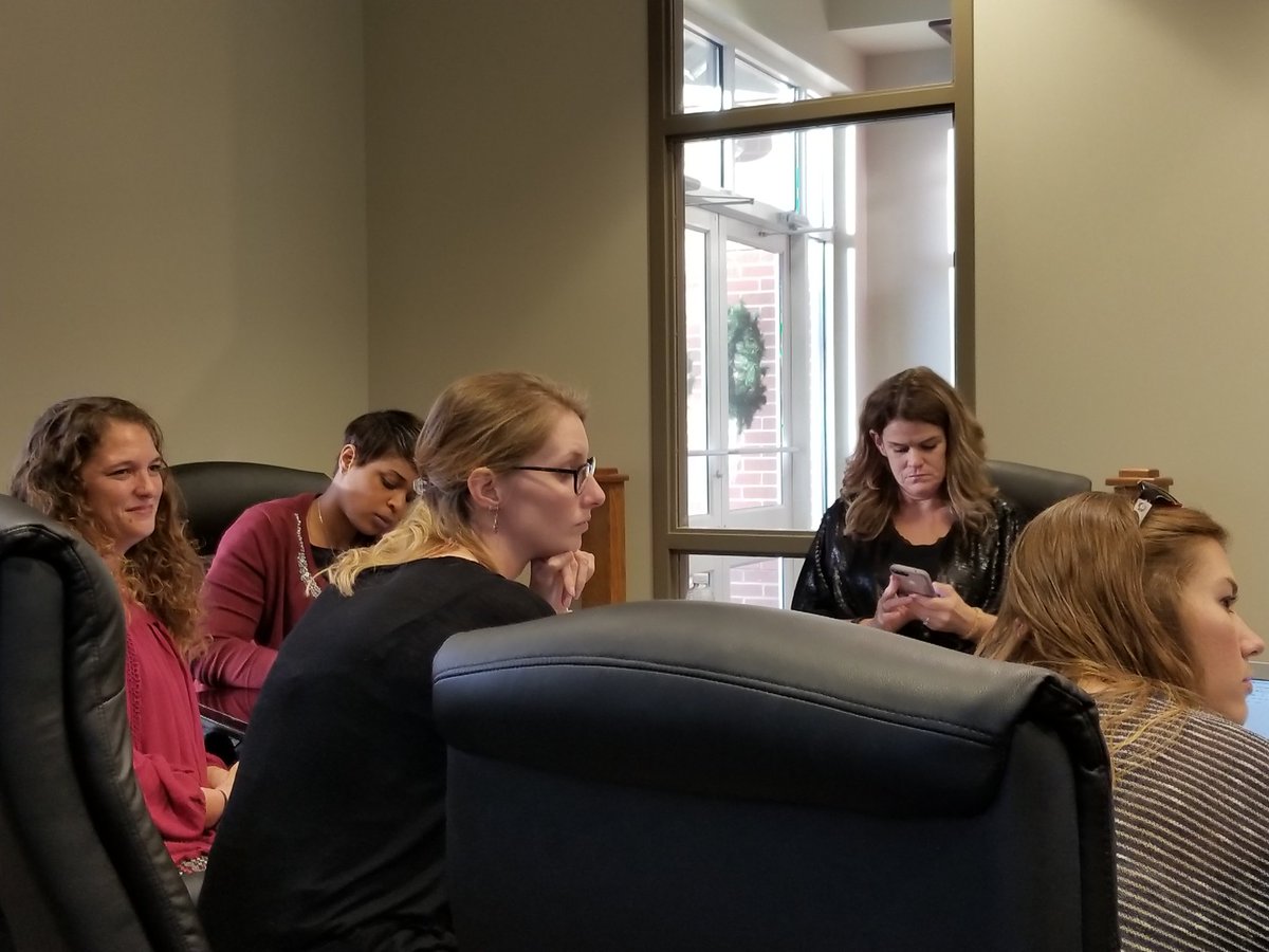 eujon_anderson's tweet photo. Vertical team training with Mrs. Thomas @TroyCitySchools. #TroyCS2017 #CHoose2BGr8 https://t.co/110fFfEYv9