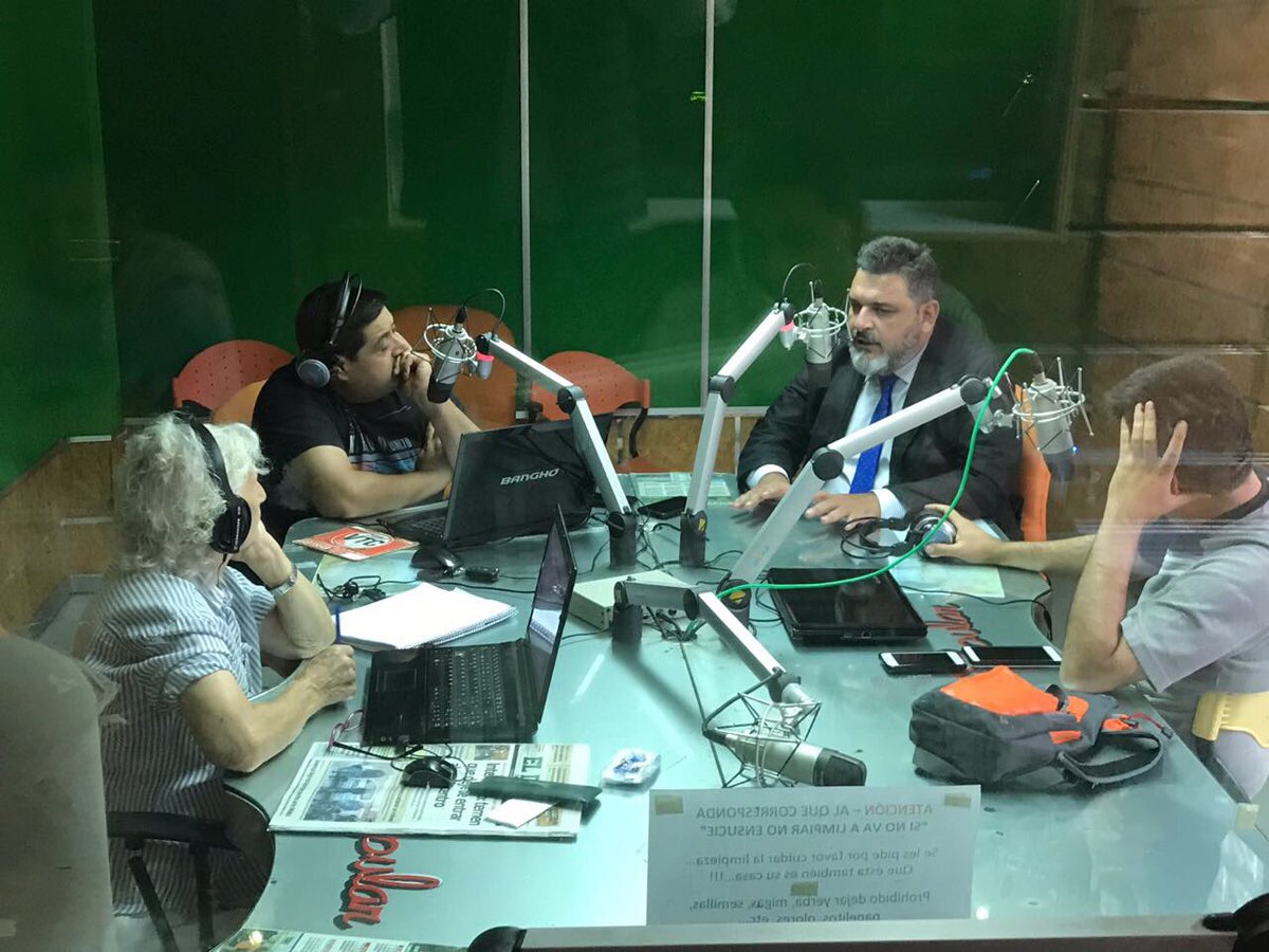 sanluisgob's tweet photo. "Si tengo que andar en autos blindados, renuncio" se explayó el Ministro @ernestonaderali por @RADIOPOPULARSL en alusión a la compra de autos blindados en la gestión de #Poggi https://t.co/ohh8Z7YQte