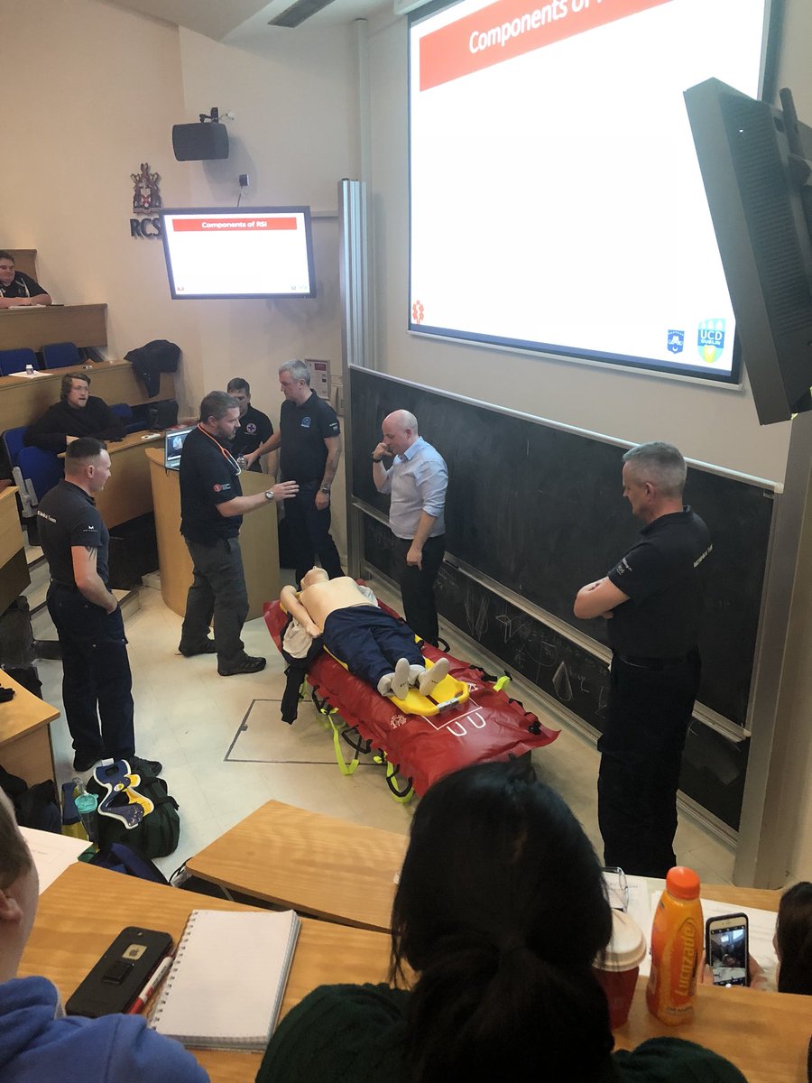therevprev's tweet image. Lads from @MCI_MedicalTeam practically showing the benefits of good cohesive well drilled team work in a critical patient! @David_Menzies with a guest appearance from @andy23otoole @obicpcnights #OBICPC